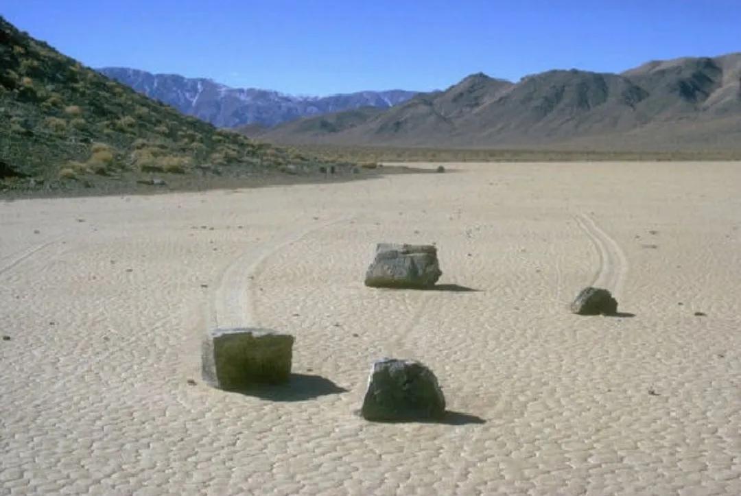 超自然未解之谜：诡异的死亡谷“漂移石”