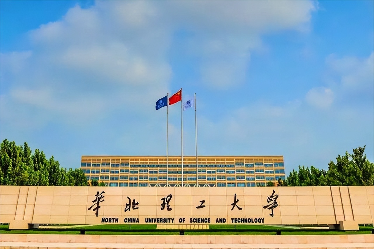 澶у鏍″洯缇庡コ鎿嶅満璺宠垶,澶у濂崇敓璺宠垶鎯婅壋鍏ㄦ牎