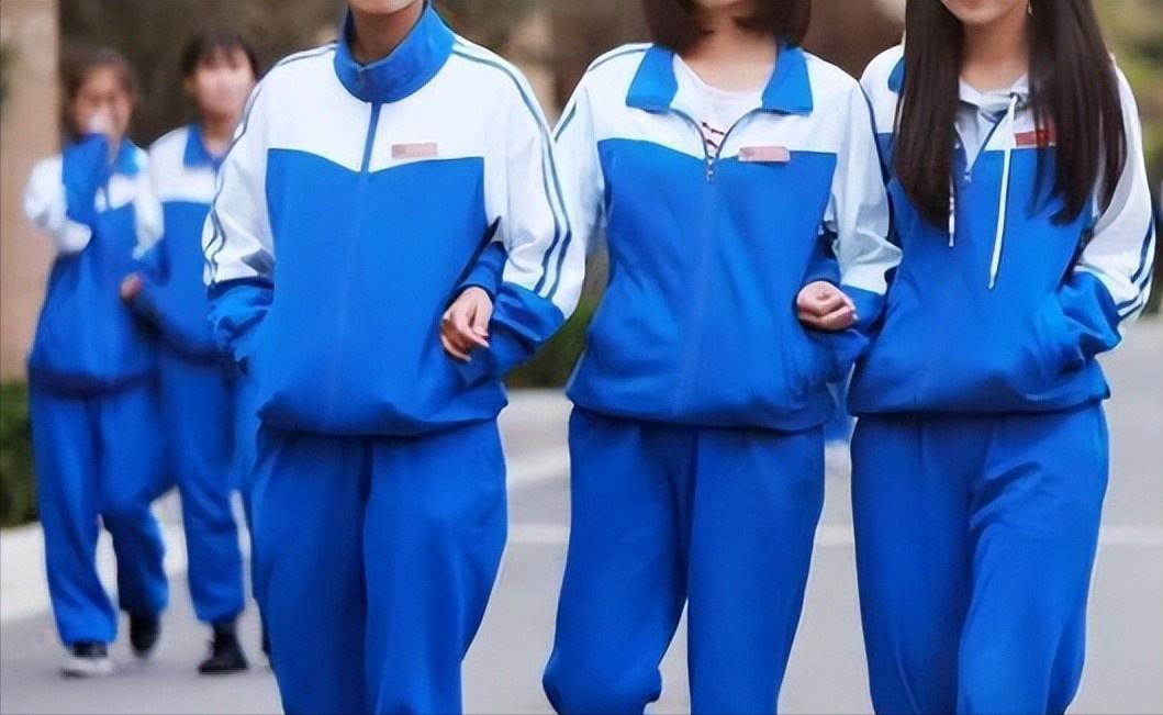 中国校服日本校服俄罗斯校服pk,各国奇葩学生校服