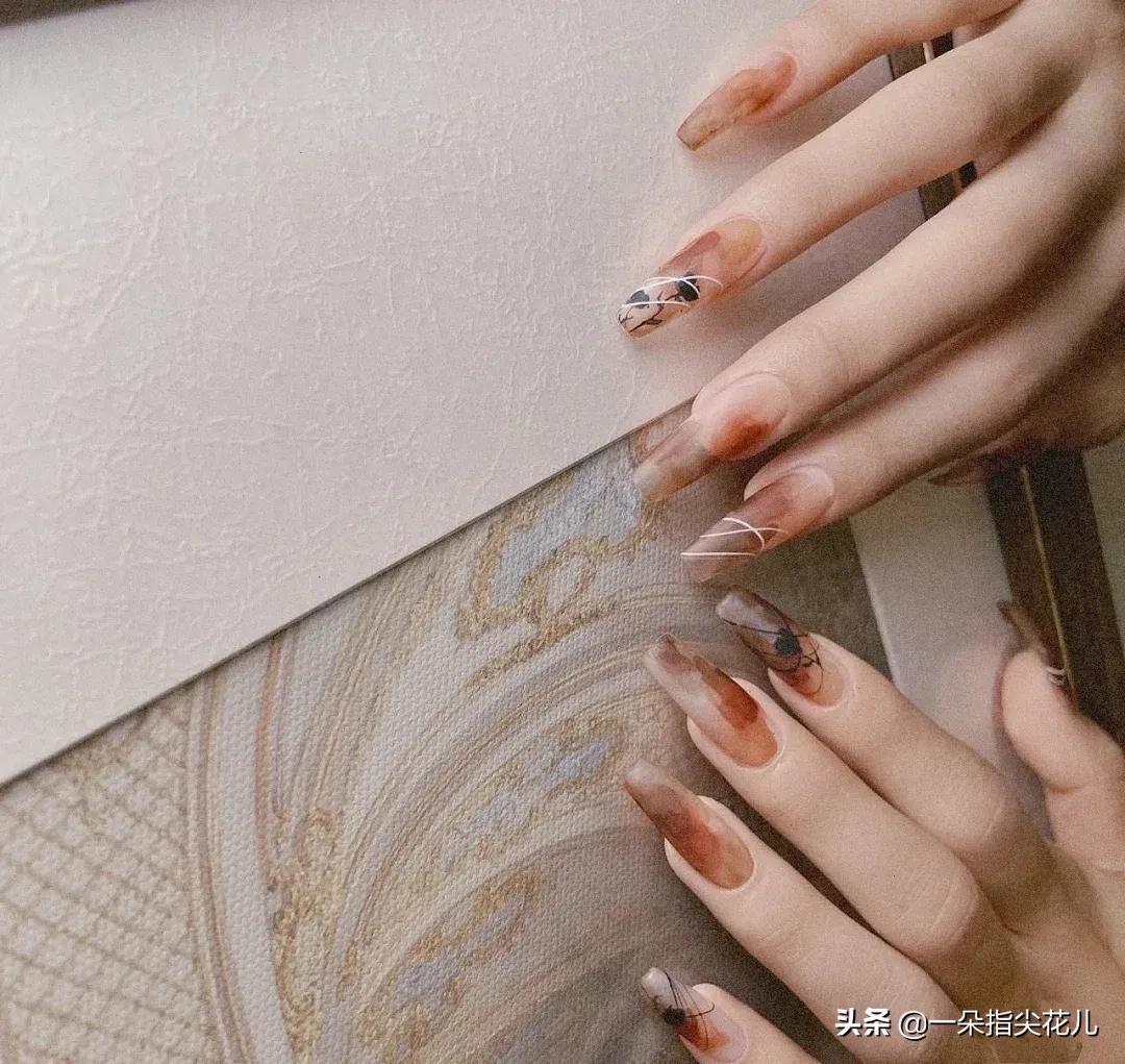 仙气小众又显白的美甲款式,暗黑又带点高级感的美甲来啦