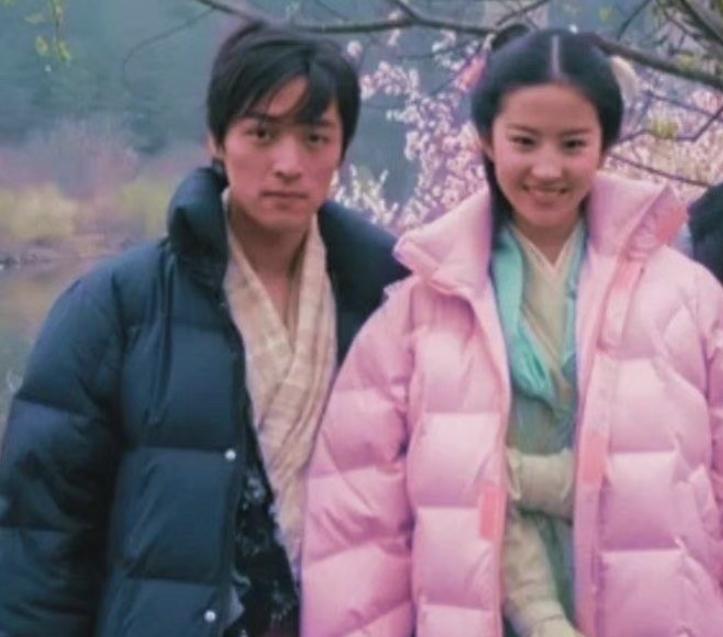 杨幂与唐人解约事件,芒果台四小花为什么辞职