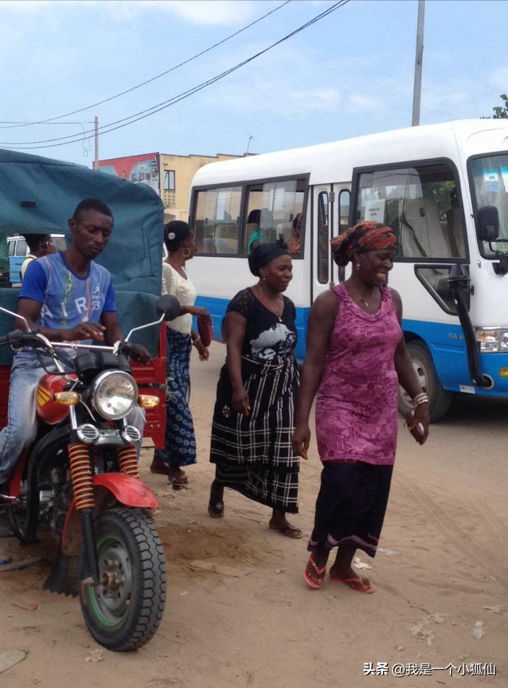 我在非洲安哥拉见到了许多中国产的摩托车，三轮摩托更受欢迎