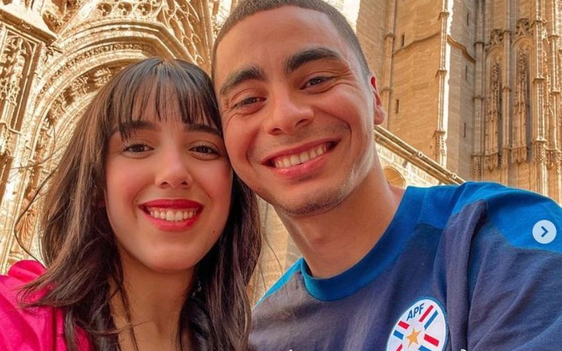 圣詹姆斯公园的右翼天使，用“桔光”照亮着喜鹊前进的方向