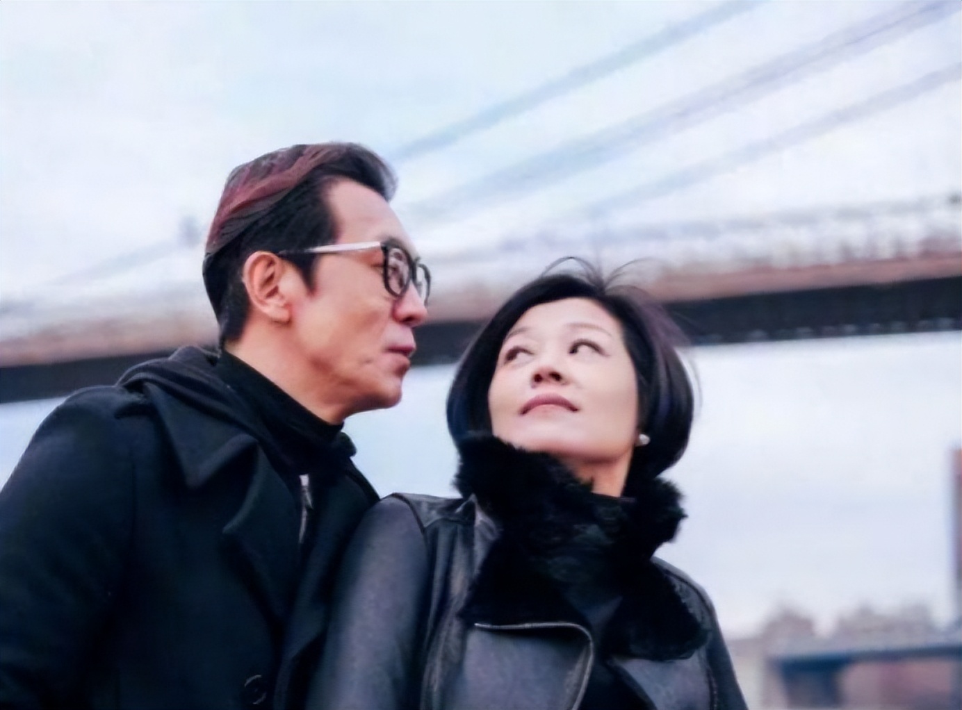 李咏妻子哈文家庭背景显赫,李咏去世后他的妻子哈文怎么样了