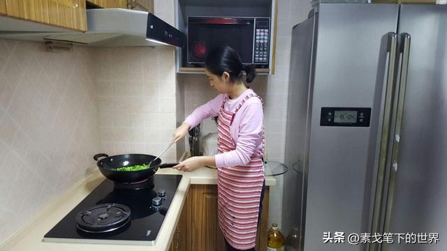 女子裸辞啃老,一姑娘裸辞回家有网友质疑啃老