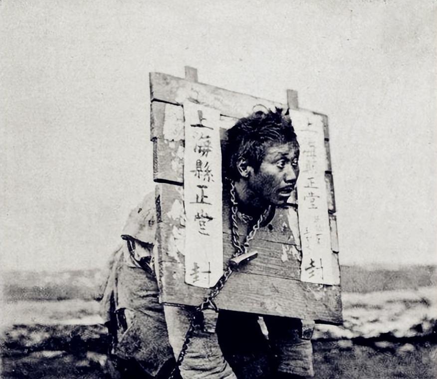 日军当着国军的面杀俘虏,日军侵华兽行