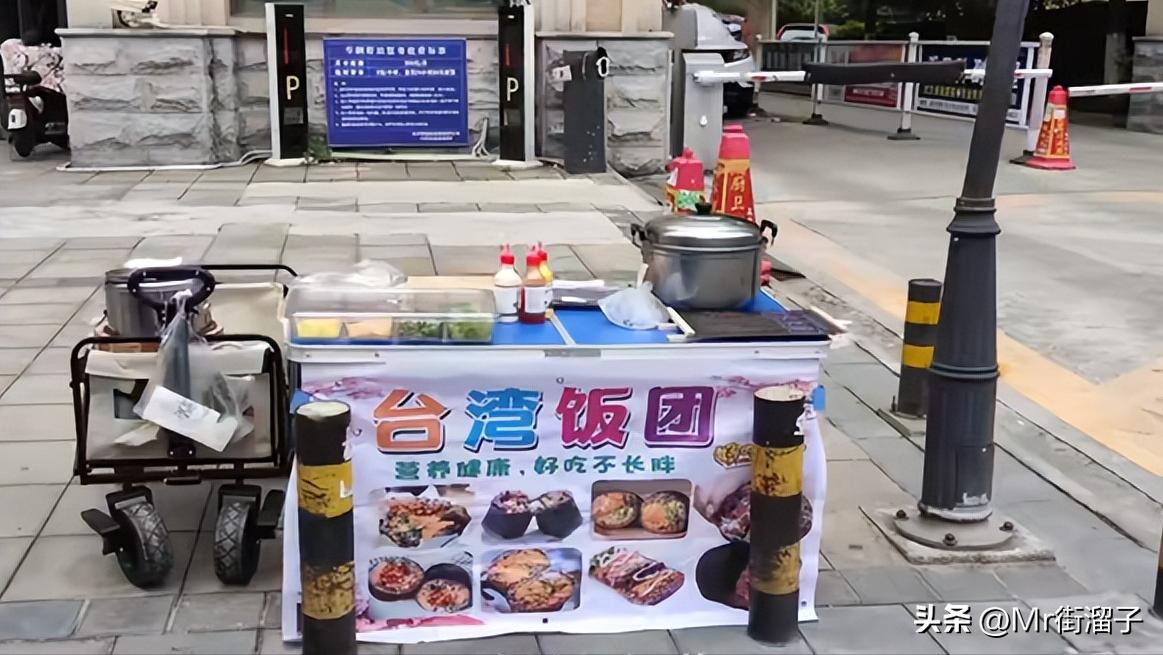 摆摊一下午卖饭团可以卖多少个,摆地摊卖饭团女生崩溃痛哭