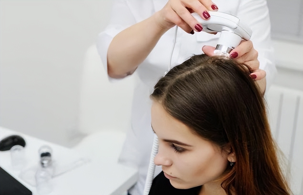 头皮起脓包疙瘩是怎么回事,头皮上全是疙瘩大脓包是什么原因