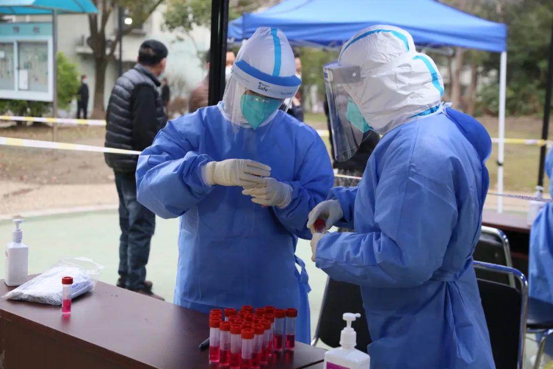 社会爱心人士为抗疫一线捐献爱心,上海医疗队在抗疫一线