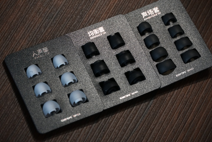 百元耳机和千元耳机对比,百元级耳机和千元级耳机的区别