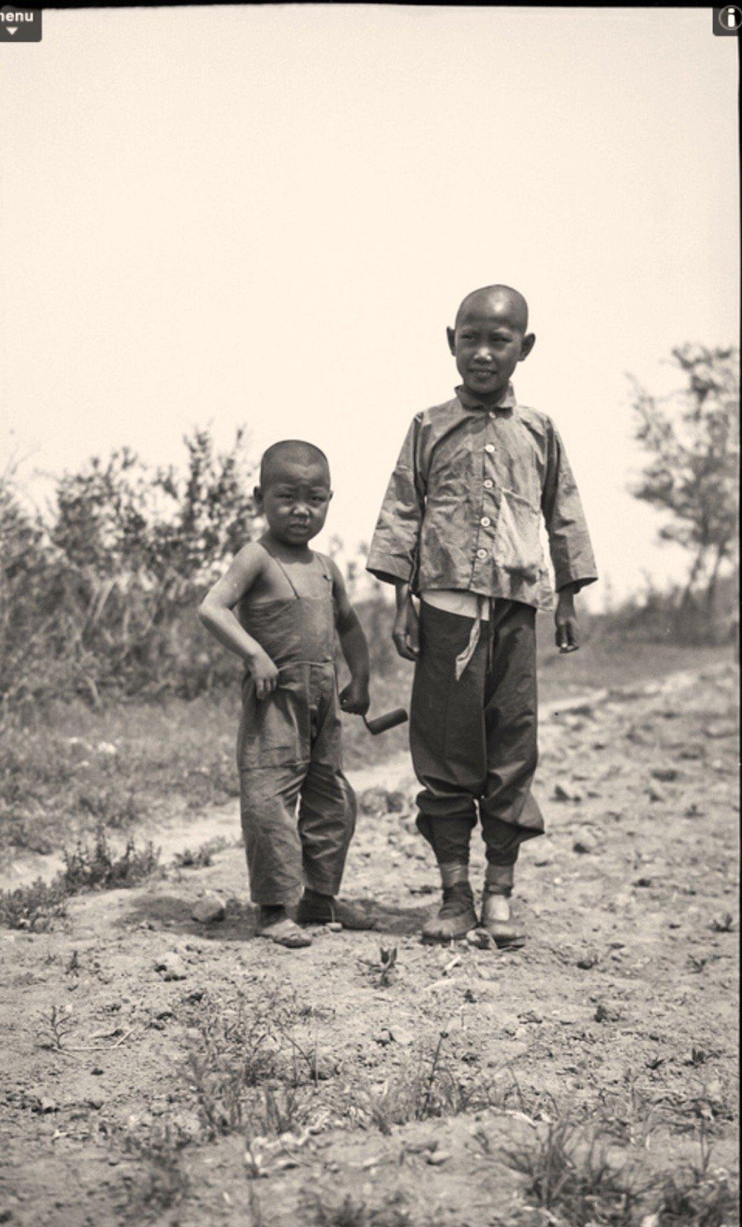 羞耻与痛苦：30张老照片记录纳粹强迫妇女脱衣的残忍场景！