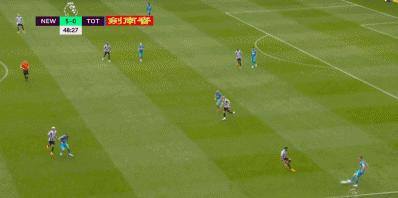 踢足球踢疯了,踢疯了的足球比赛