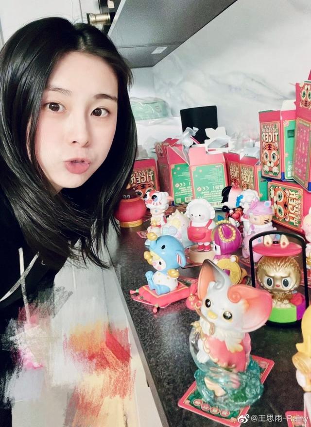 中国女篮王思雨照片好看一点的,徐杰和张茹王思雨身高啥关系