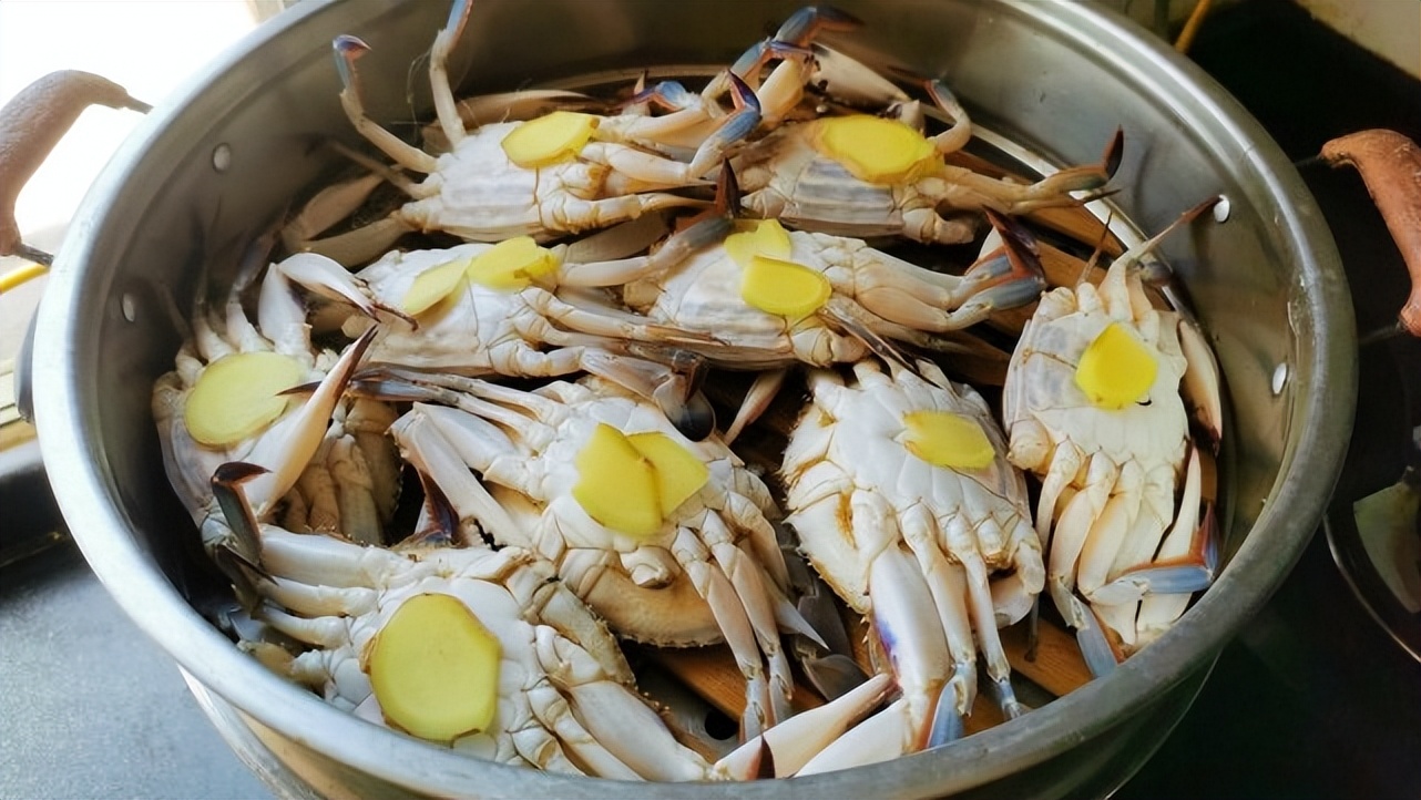 螃蟹怎么挑才好又肥又大,活螃蟹怎么挑选肥美