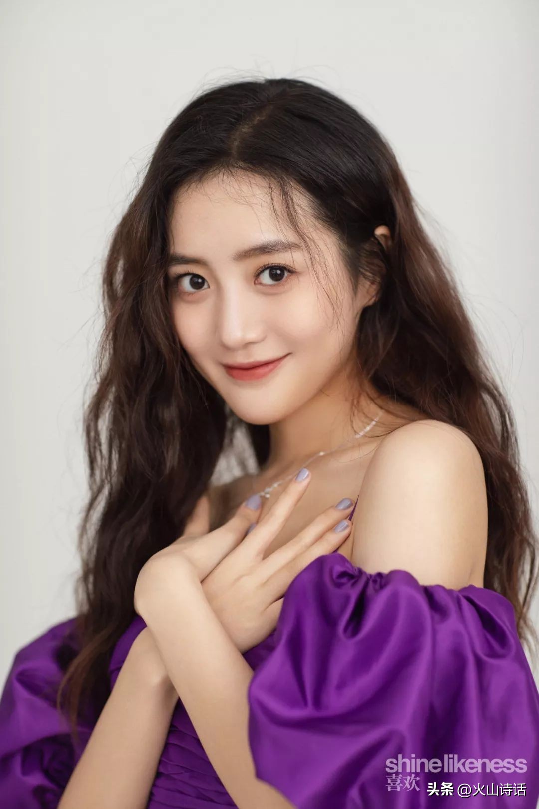 王梓薇：95后小花中的一颗新星，写真很甜很甜啊，太爱了！