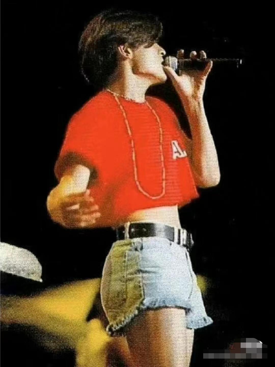 男生裤子越短越gay?刘德华、成龙穿齐X热辣小短裤下场打脸