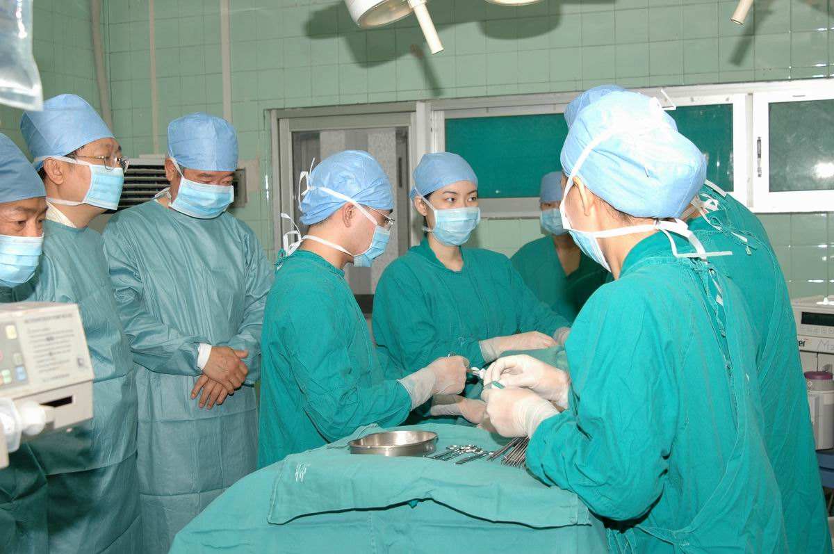 三无学生学医,三无家庭的孩子学医