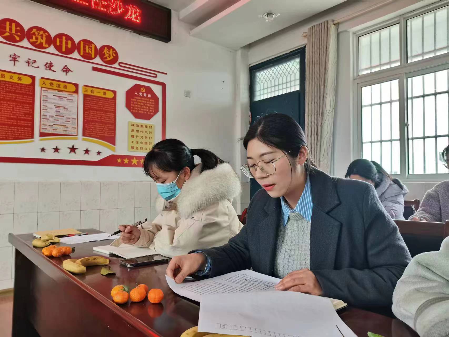 师家河小学开展班主任交流会,铁佛中心小学开展家访活动