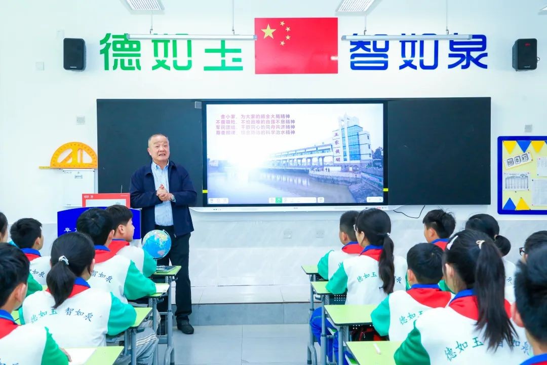 与希望同行平安35岁生日前，马明哲来到牵挂的新校园