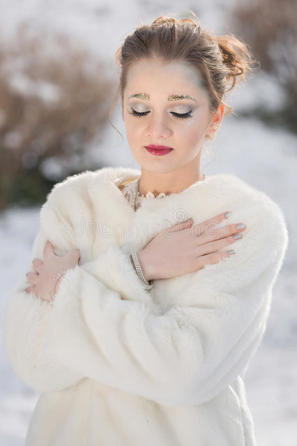 端盘子的俄妞儿安娜，有倾城倾国之美，想嫁给中国人，她能如愿吗