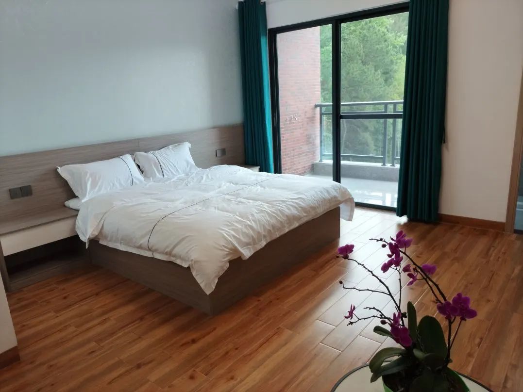 閲戠鍗佹湀鍥藉簡涓鍋囨湡浣忓鏀荤暐,閲戠涔嬬害