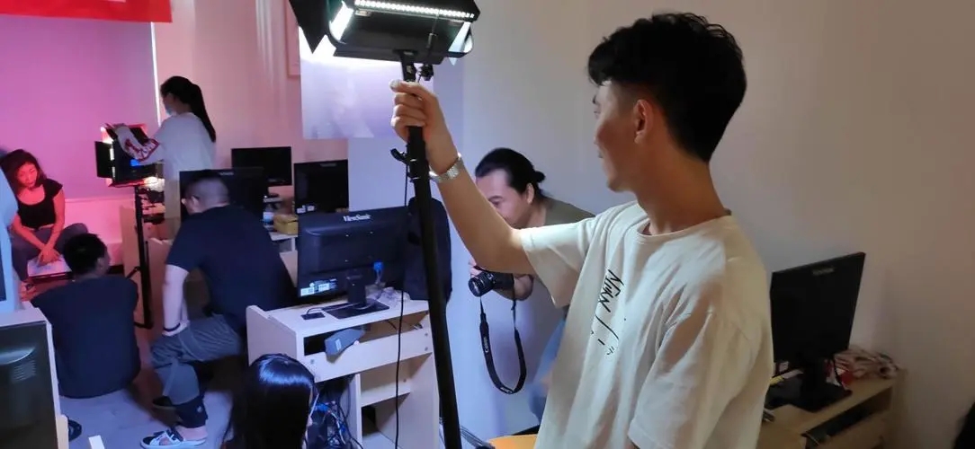 传统媒体广告与网络广告的相同点,电视广告和文字广告是什么关系