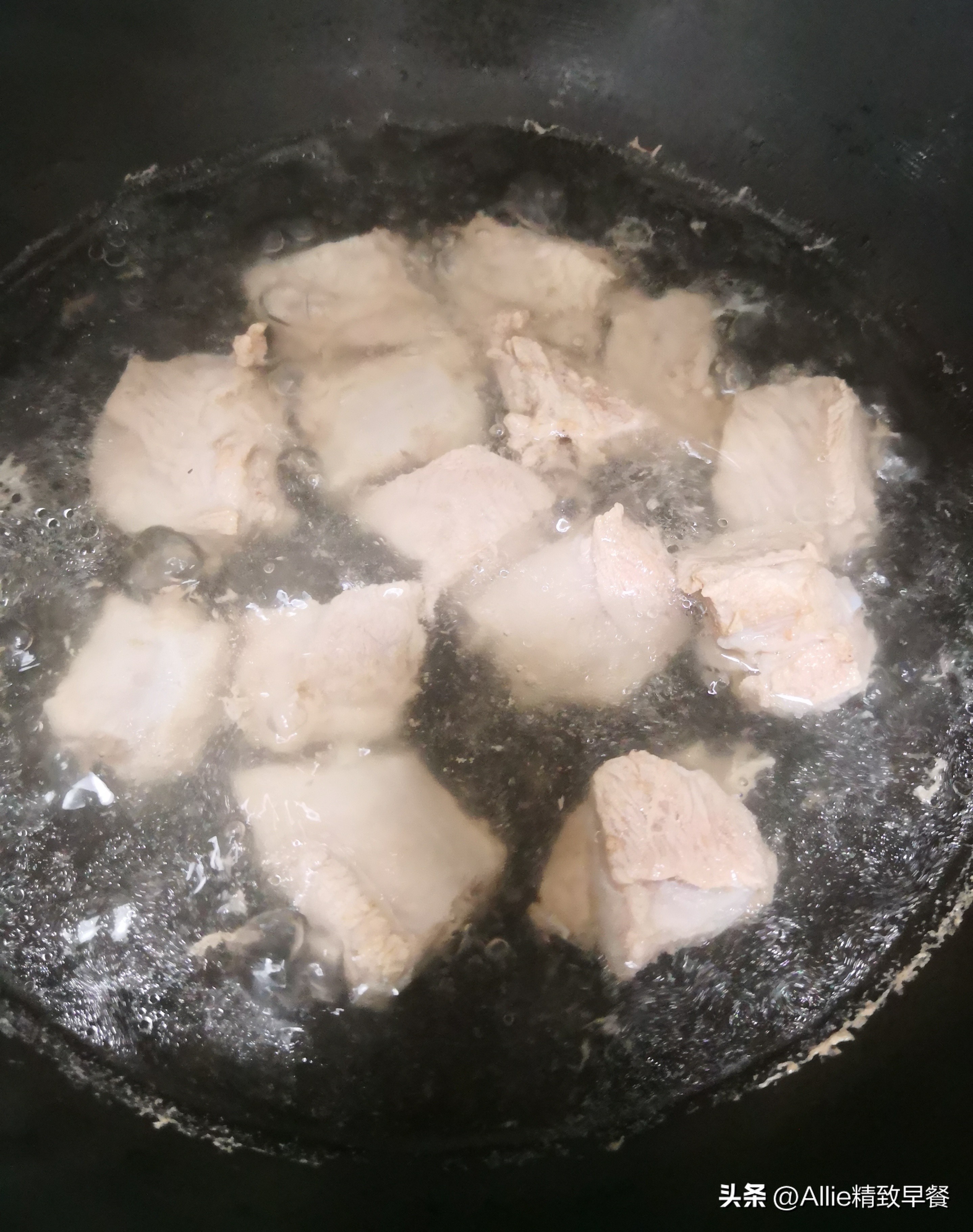 生面条做焖面怎么老是粘锅,焖面怎么做才能软烂不粘锅