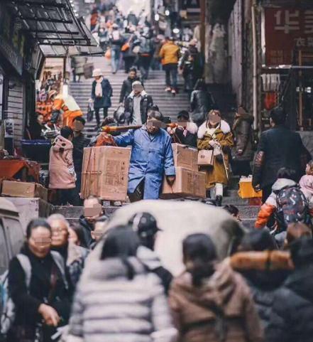 重庆一妇女肚子巨大,女子肚大如球竟是5颗肿瘤