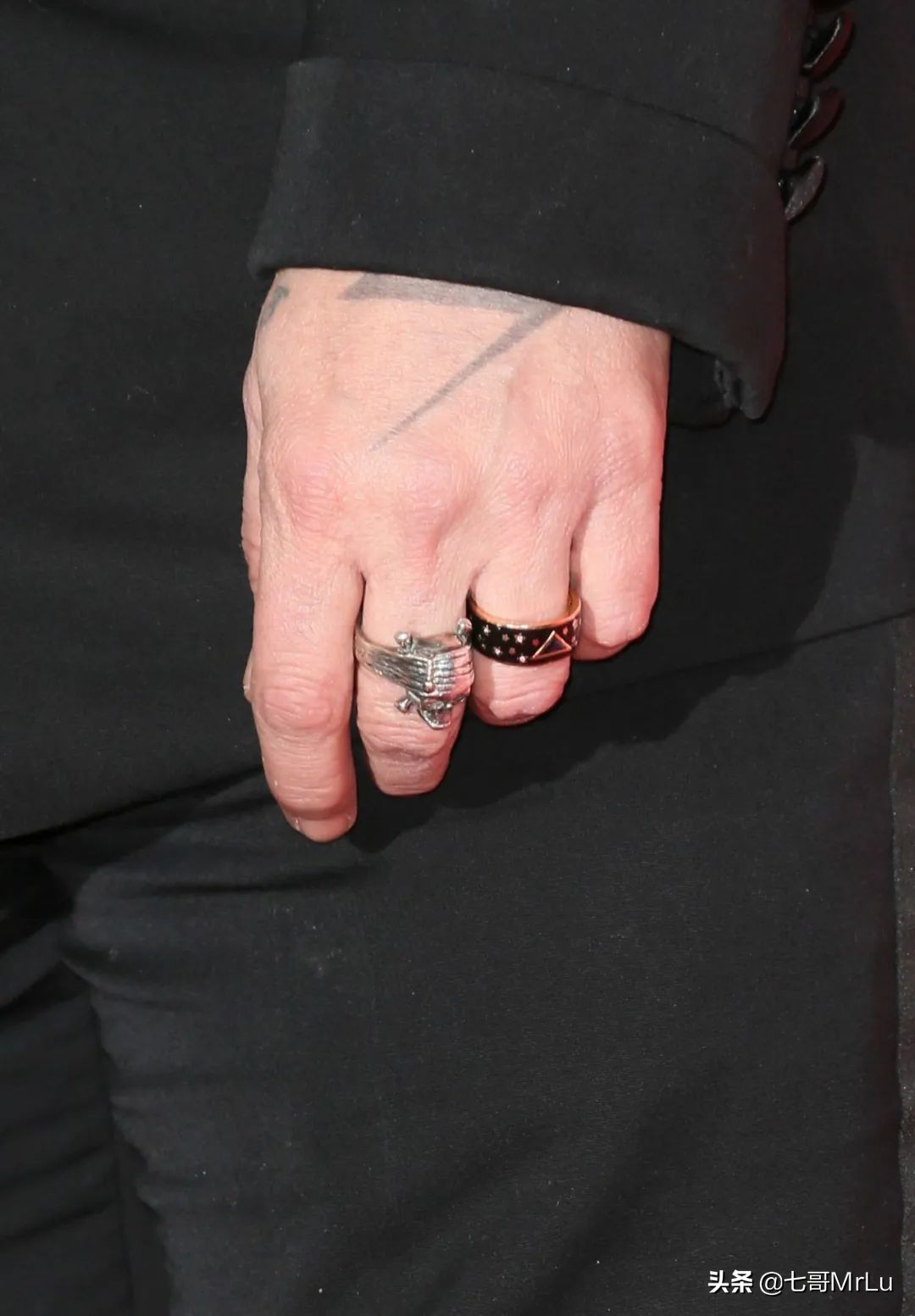 男人戒指：权力有多大，我就有多美