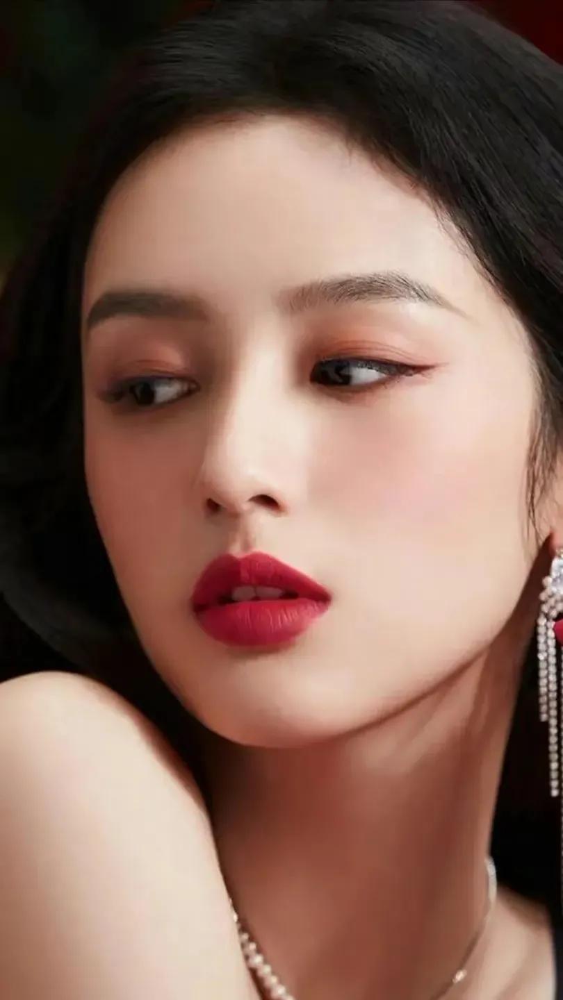 回眸一笑太阳当空照,一轮圆月当空