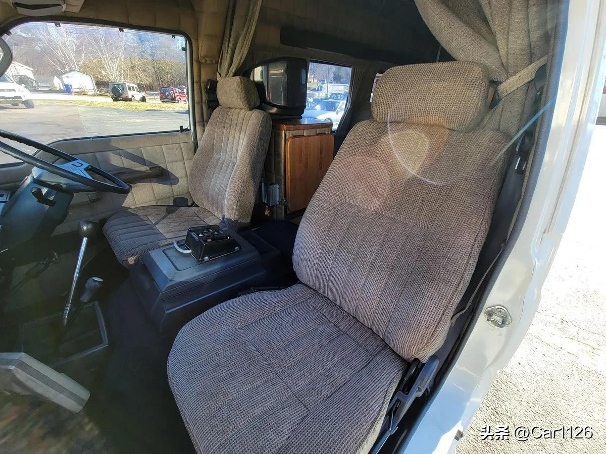 1988丰田HiAceCamper4x4