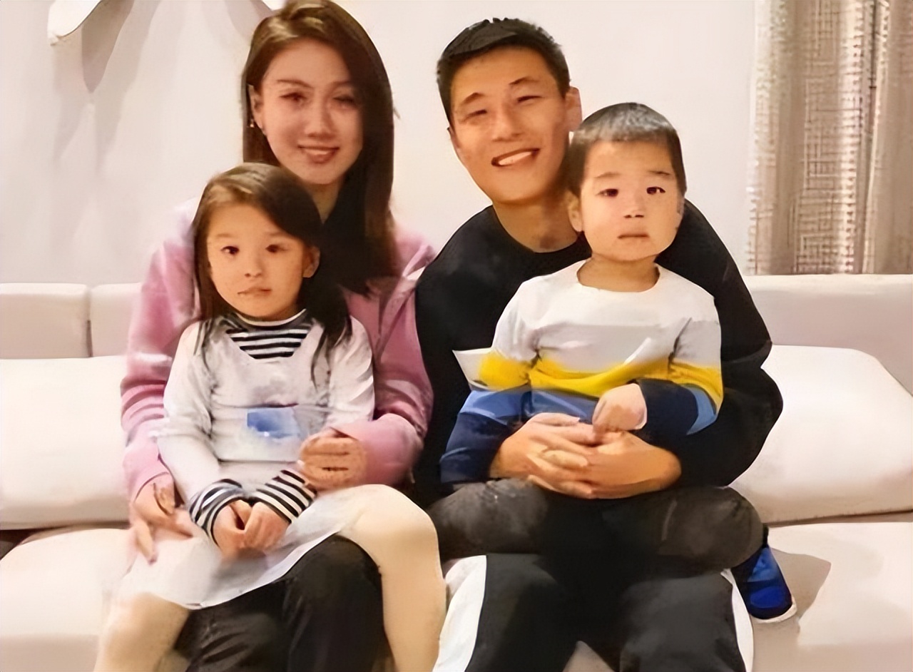 国足太太团斗艳美如画,国足太太团真实身材