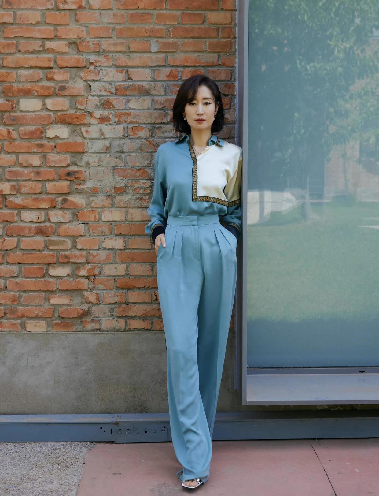 刘敏涛同款穿搭,刘敏涛穿搭白装出席活动