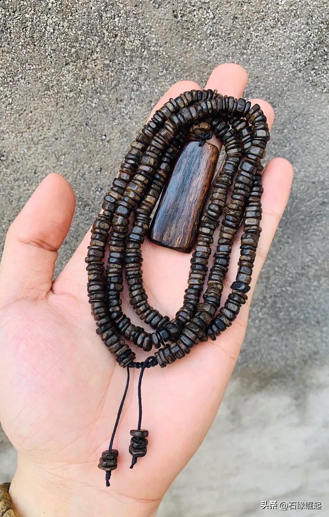 关于沉香手串的几点小知识,沉香手串应该是什么样的