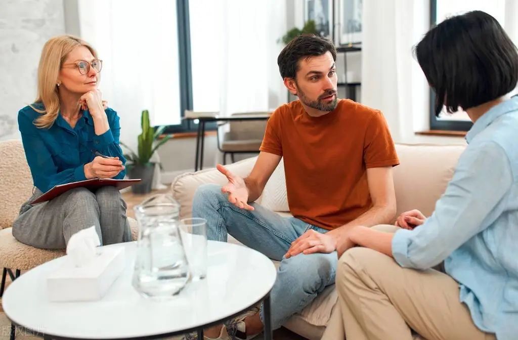 精神分裂症家人如何正确引导,精神分裂症的家庭治疗