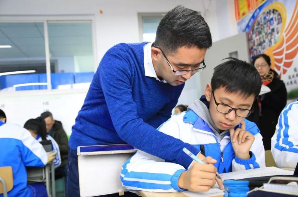 如何应对未来中小学教师过剩,如何破解中小学教师过剩