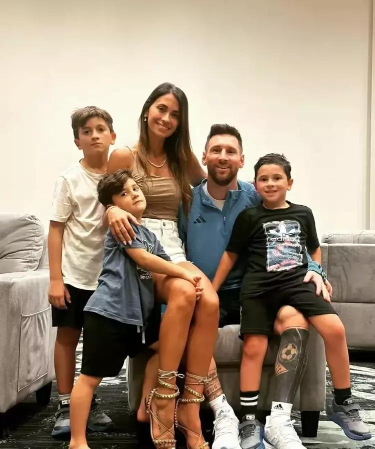 梅西回归迎接两次挑战,梅西为缺席训练道歉原视频