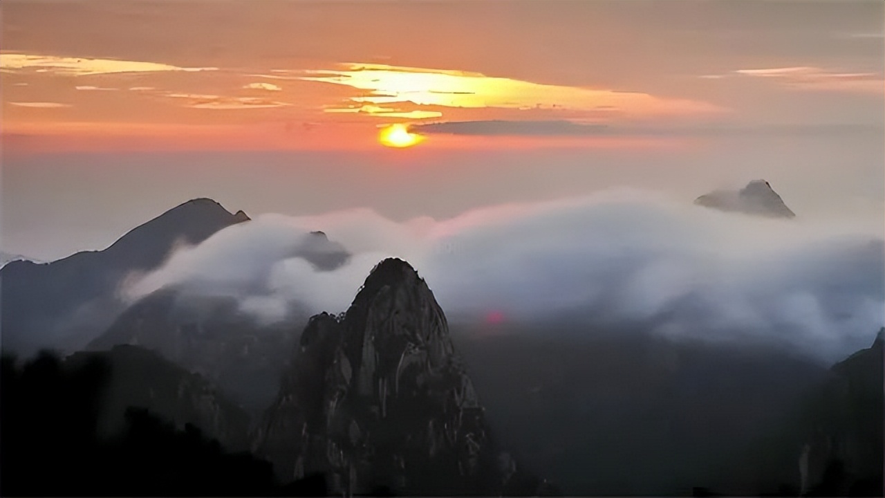 郭沫若泰山上刻着两个字,郭沫若泰山上写了什么字