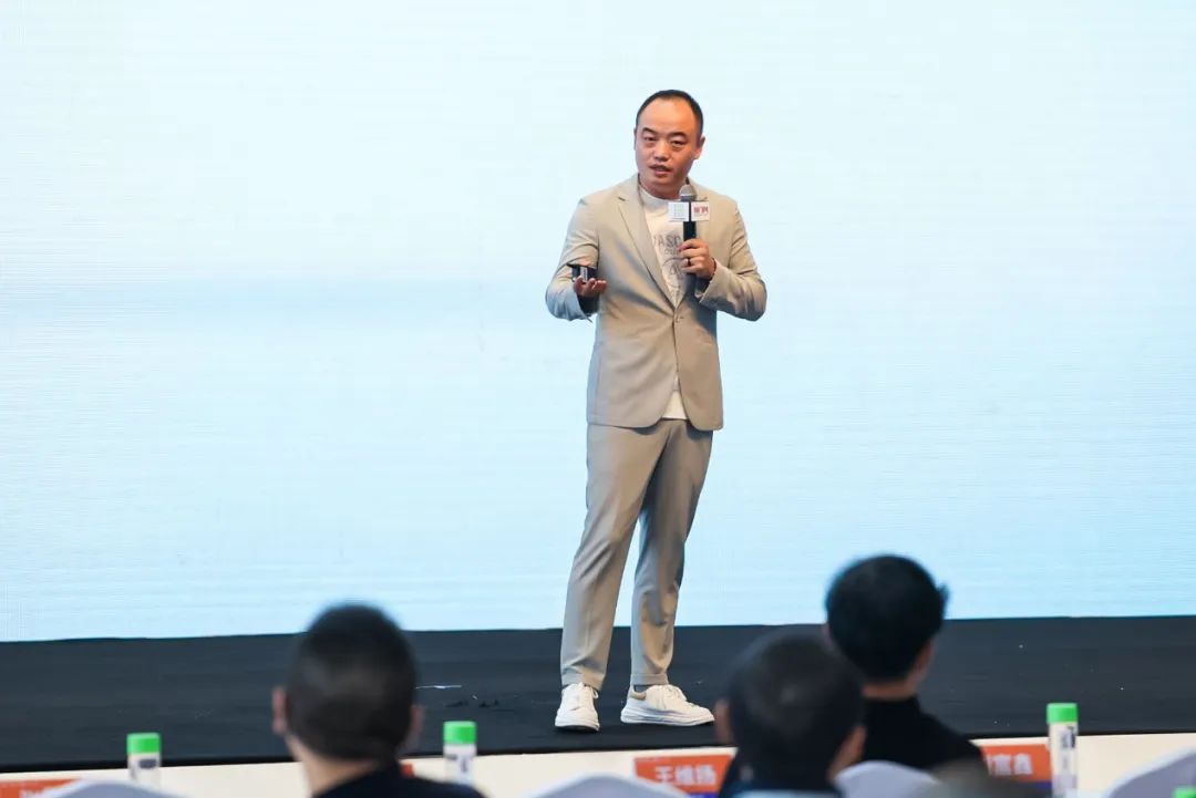 家居新入口｜一体化*途征**，四大玩家作何路径选择？