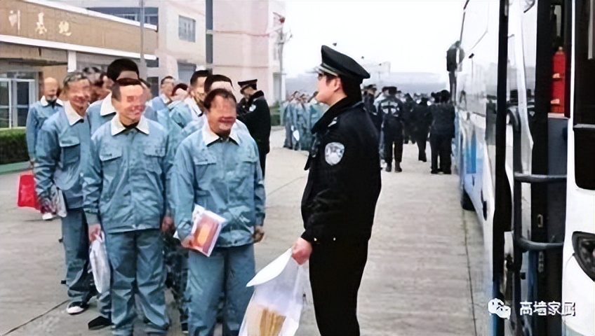 刑满释放后做的几件事,服刑人员最后一个月刑满做什么