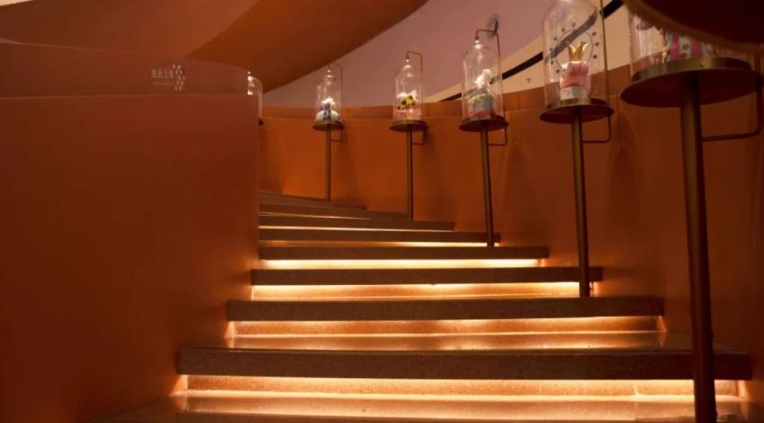 一个蛋糕1314万，中国首家1亿网红店凉了，搬出易烊千玺也没用