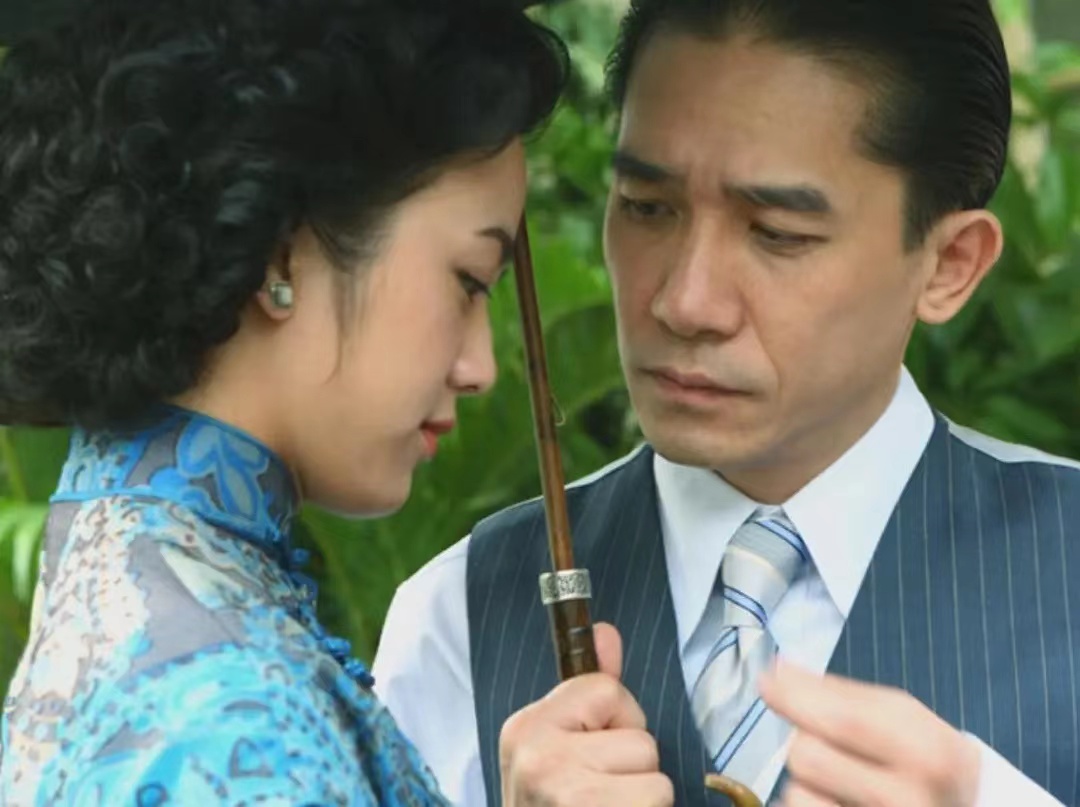 从3个角度对比谍战片《色戒》和《无名》，它们的差距，不止*欲情**