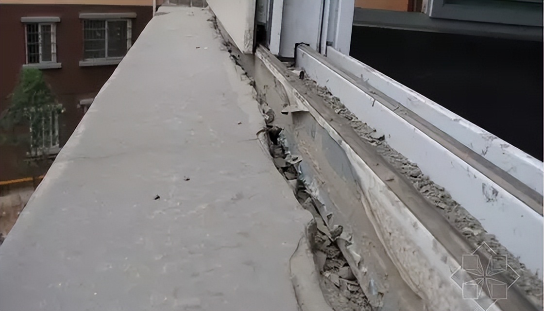 门窗下雨漏水如何补救,下雨天不关窗要怎么修理