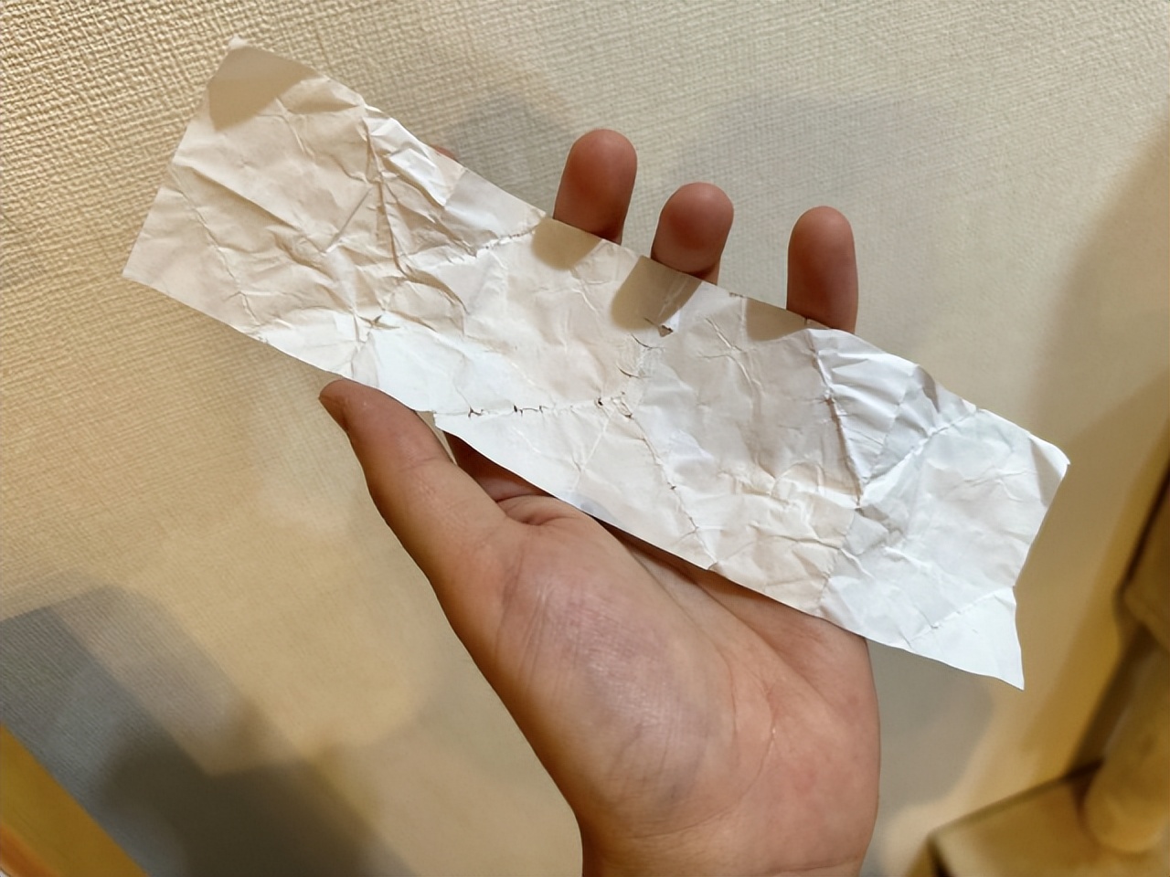 误把请款收据丢去洗用「花王洗衣精」洗成一片空白官方还来道歉