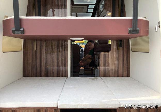 福特房车对比上汽大通原厂房车,高级福特房车改装案例