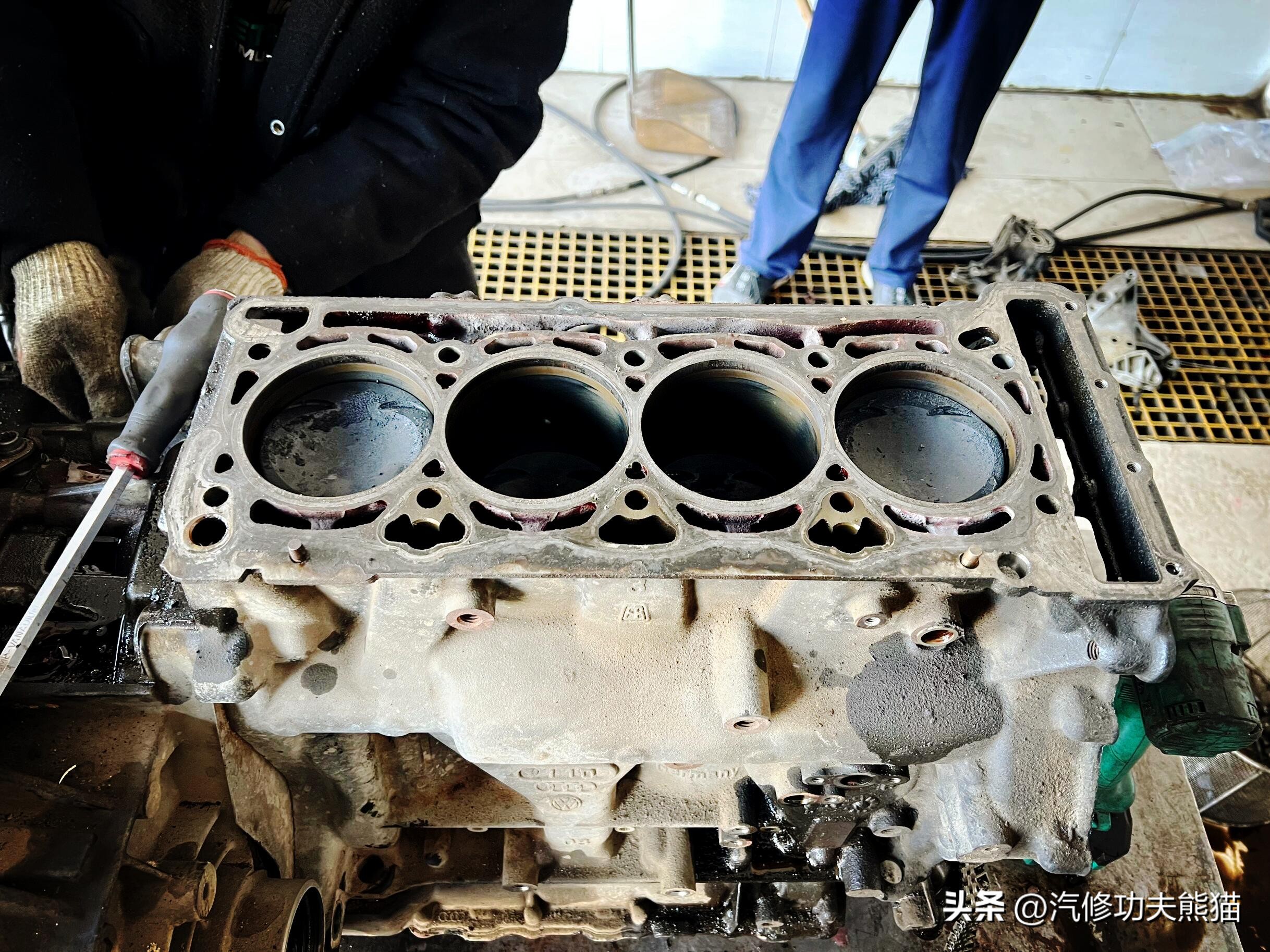 父亲老车翻新修复,父亲去世留下了的车去翻新