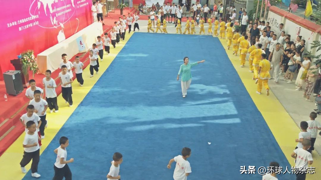 女侠耍刀剑,现实版女侠