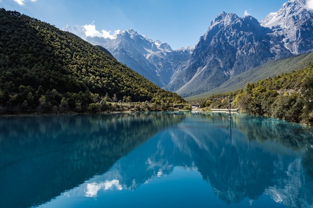 老年旅游团导游逼老人买东西后续,老人跟团游未购物被导游说