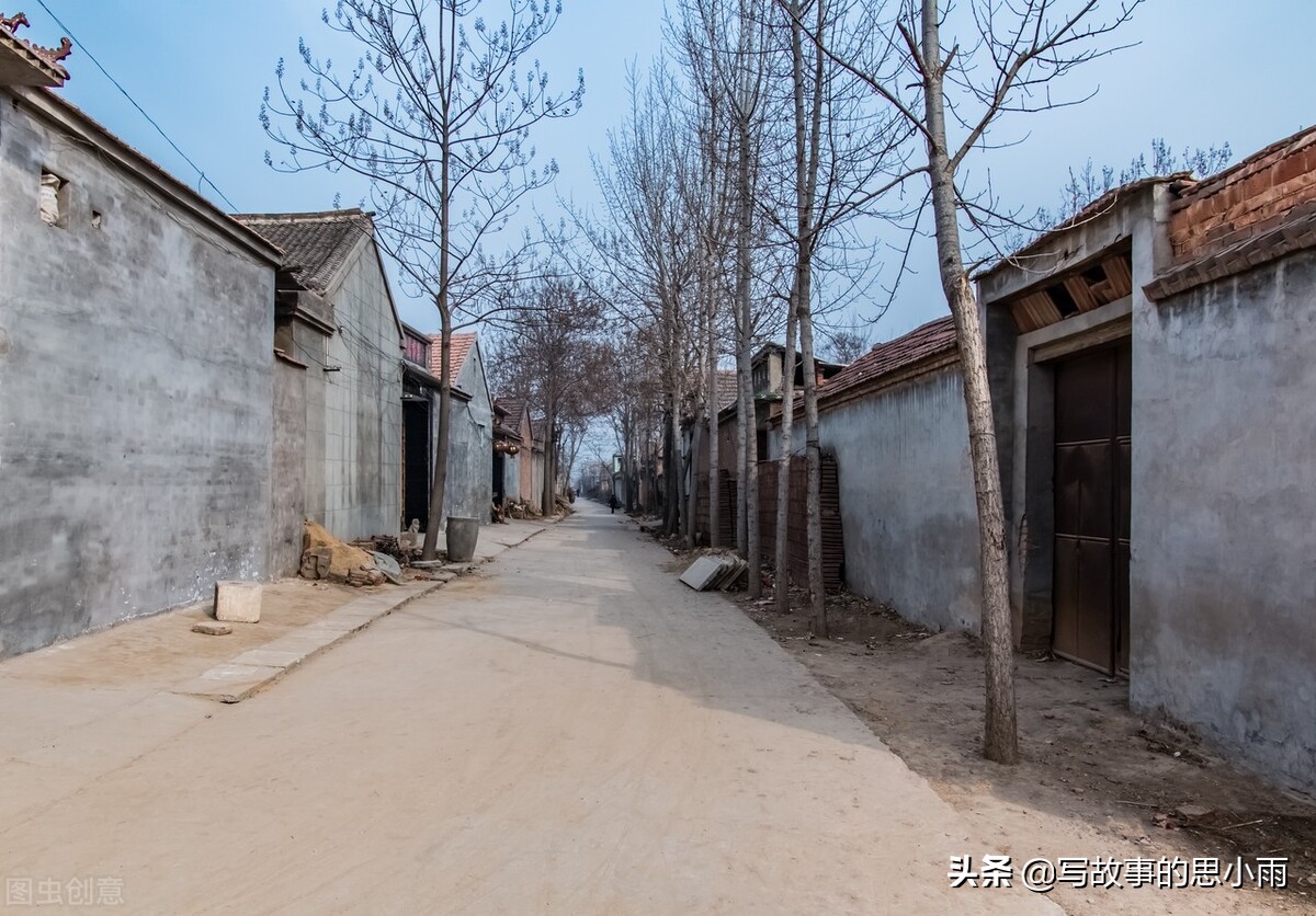 为阻止她去上学，父亲多次扔掉她的书包，大学毕业后她说感谢父亲