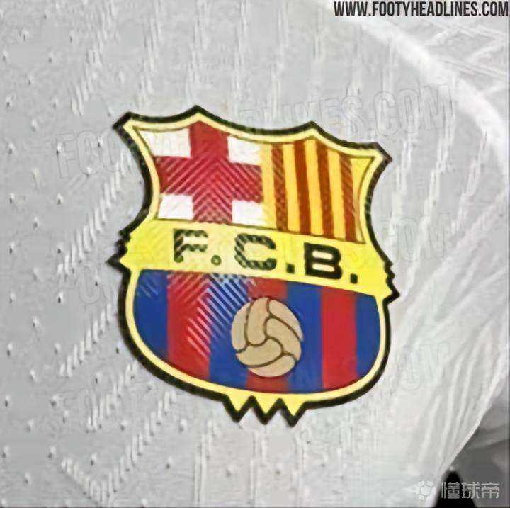 巴萨白色克鲁伊夫球衣几号,新版本巴萨球衣